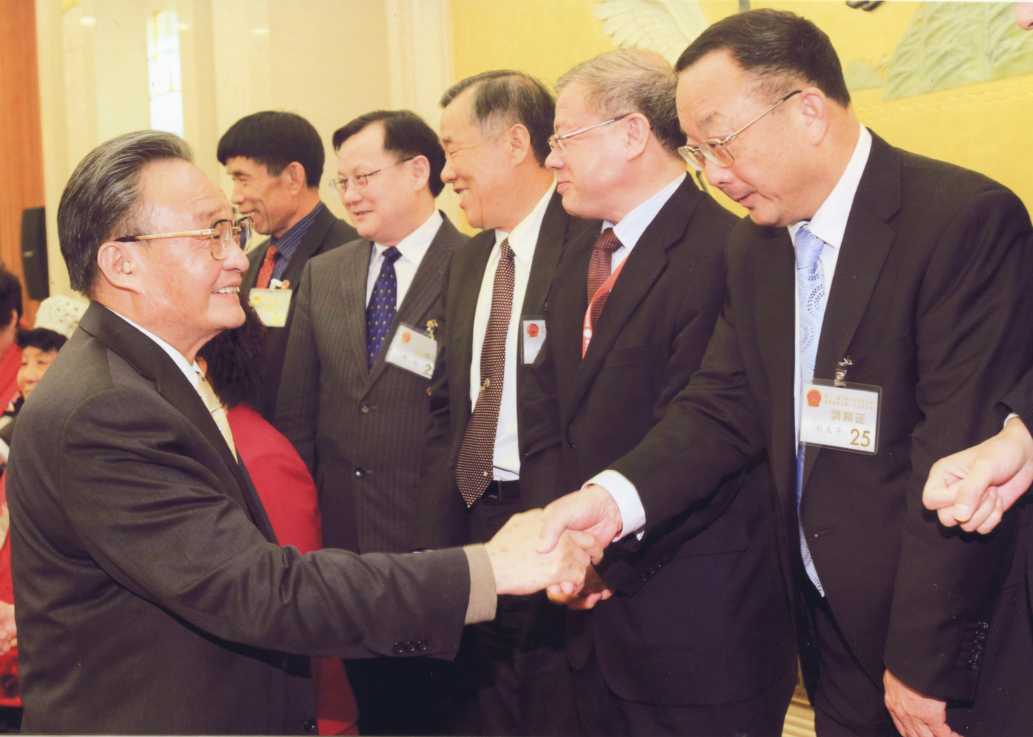 在十一屆全國人大常委會25次會議上，時任吳邦國委員長親切接見集團創始人劉慶年